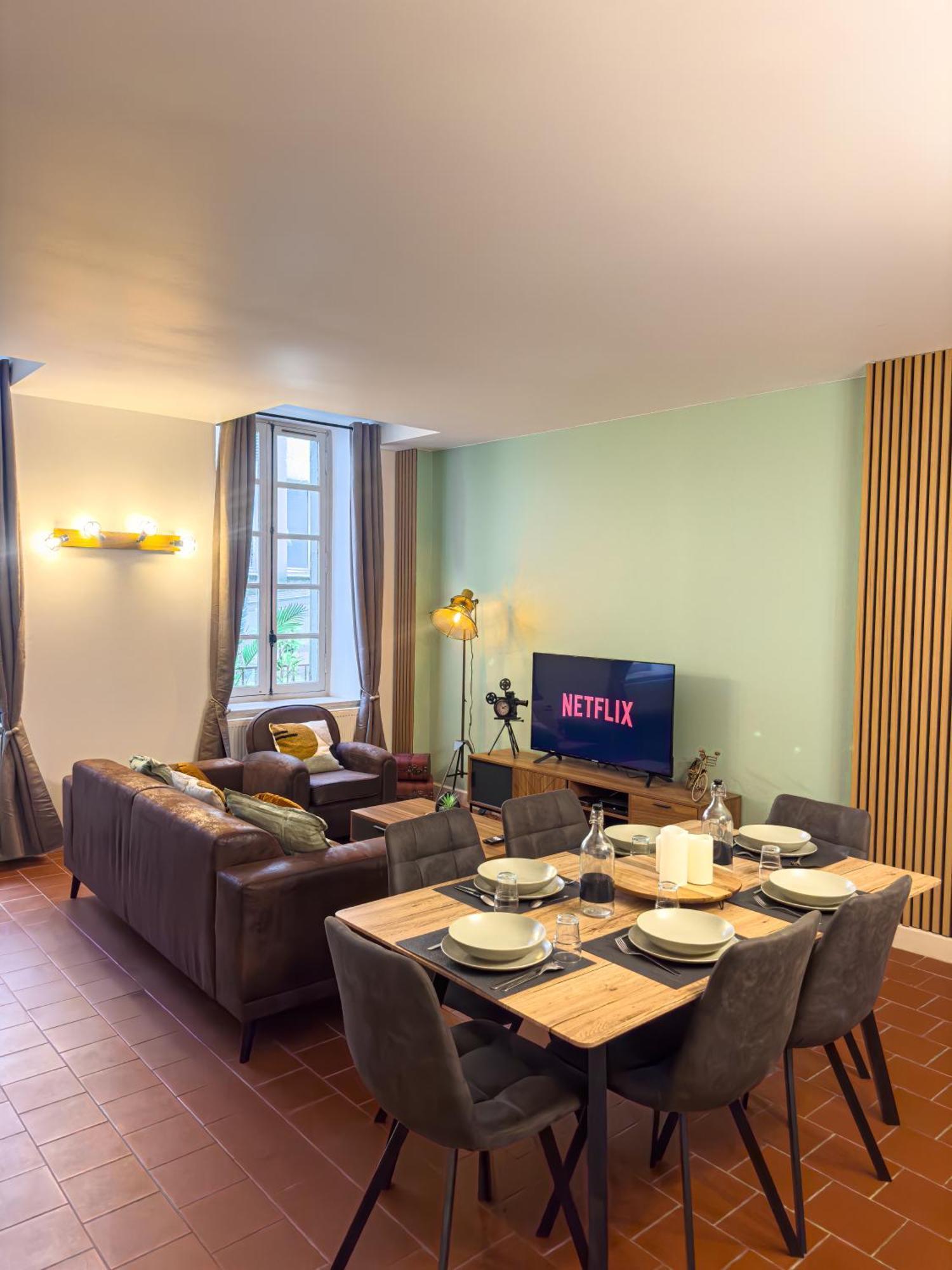 Apartment La Cite Voltaire